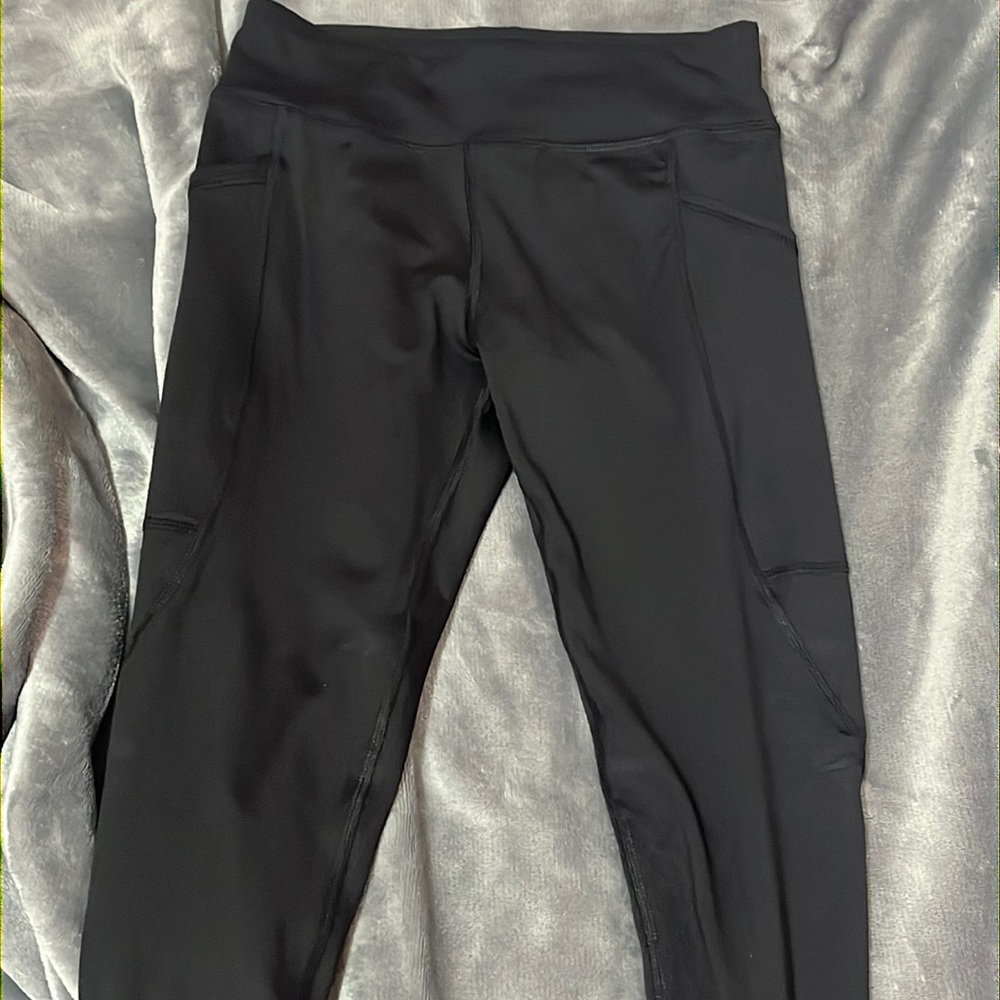 Black athletic leggings
